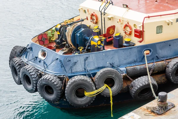 Reifen-Stoßstangen auf Schlepper — Stockfoto