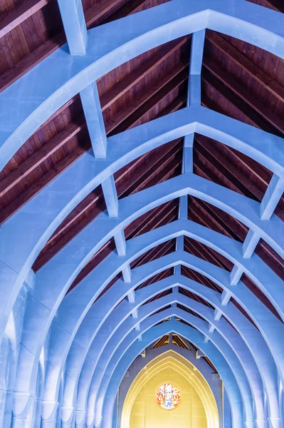 Kemerli destekler Chapel tavan çimento — Stok fotoğraf