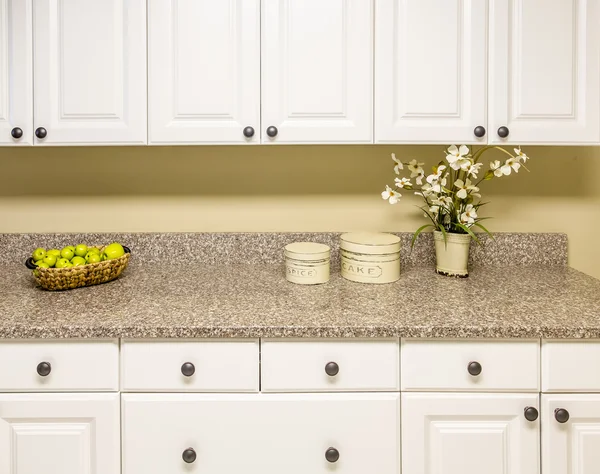 White Cabinets with Granite Countertop — Stock Photo, Image