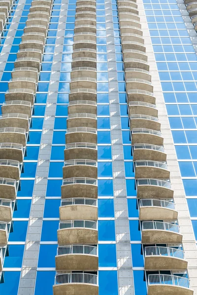 Drie kolommen van balkons — Stockfoto