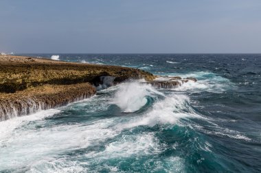 Kayalar üzerine çökmesini Surf haddeleme
