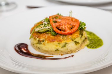 Domates ve roka ile tek tek kiş.