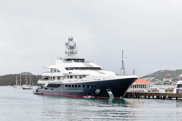 Black and White Yacht at St Thomas — Stock Photo, Image