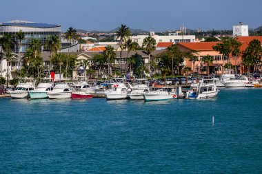 St Thomas yerleştirilmiş birçok yatlar