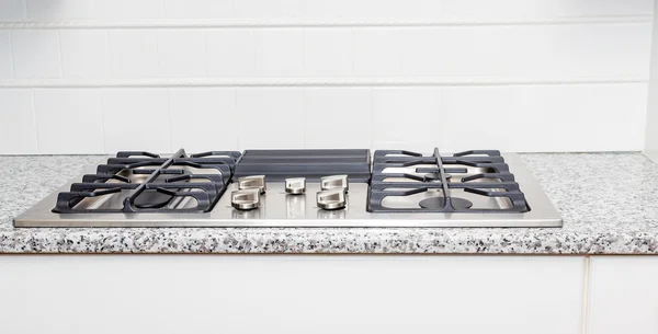 Αερίου Cooktop σχετικά με πάγκο από γρανίτη — Φωτογραφία Αρχείου