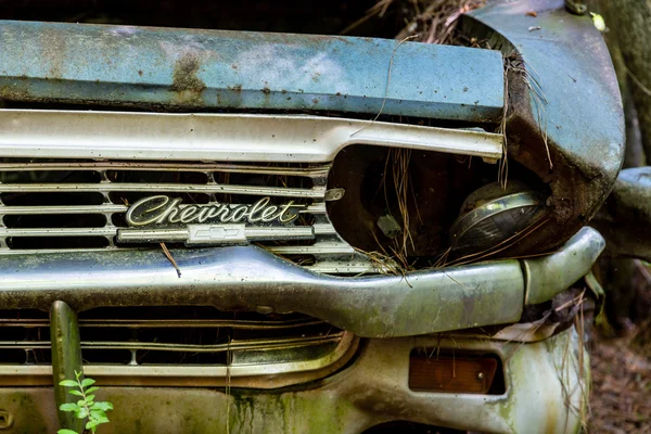 Smashed Headlight on Old Chevrolet — 스톡 사진