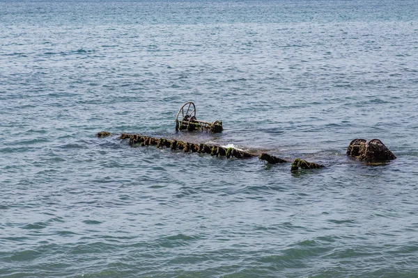 Wrackteile im Meer — Stockfoto