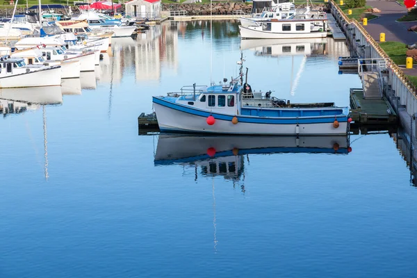 One Boat Alone — Stock Photo, Image