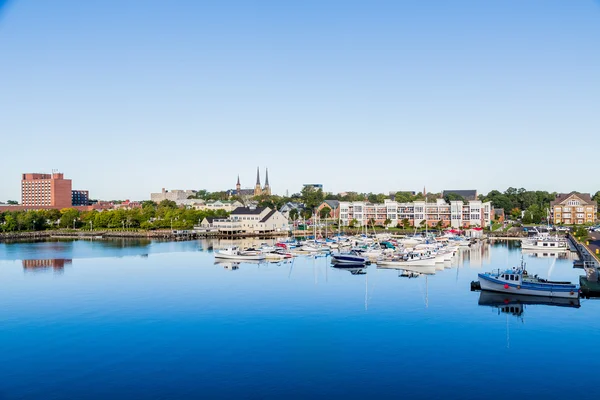 Blauwe lagune met Marina — Stockfoto