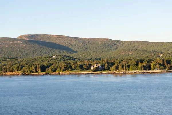 Einsames Haus an der Küste von Maine — Stockfoto