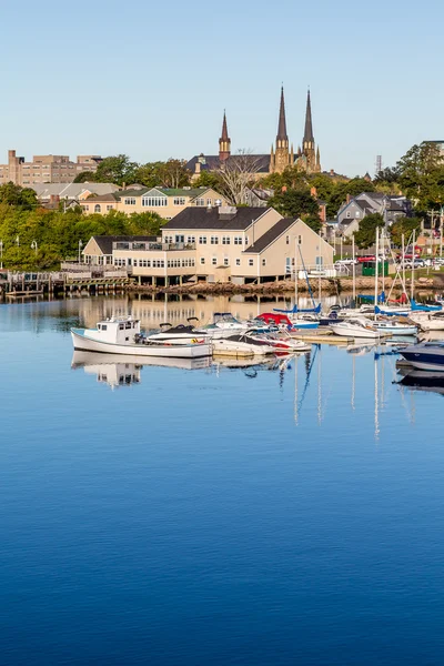 Eglise et Marina à Charllotetown — Photo