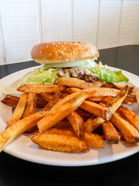 Papas fritas cortadas a mano — Foto de Stock