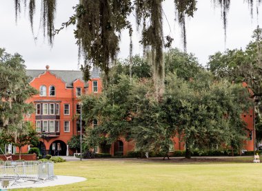 Eski tuğla otel geçmiş İspanyolca Moss