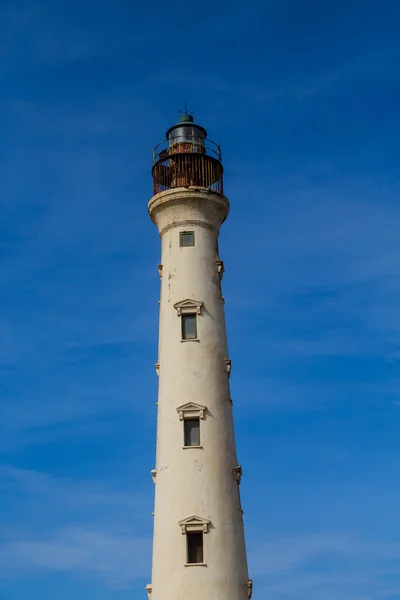 Windschutzscheibe auf altem Leuchtturm — Stockfoto