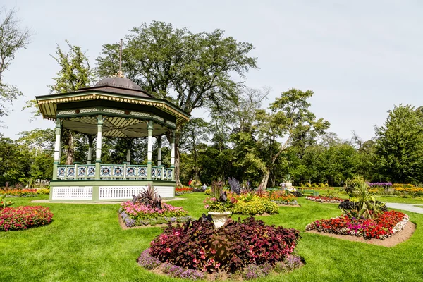 Flower Plantings by Gazebo — Stock Photo, Image