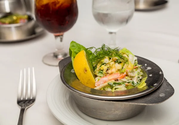 Seafood salade met citroen en dille — Stockfoto