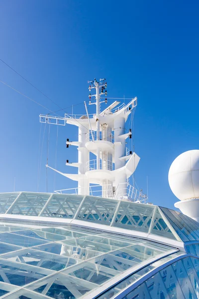 Satellite Equipment Over Glass Atrium Roof — Stock Photo, Image