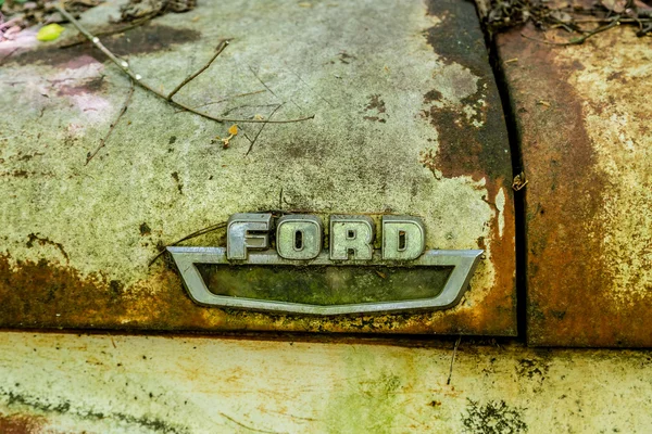 Logo de Ford oxidado —  Fotos de Stock