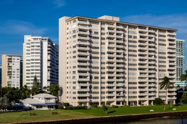 Büyük kınamak bina nakliye kanal