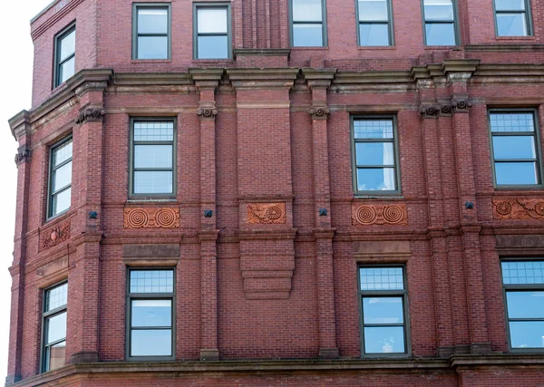 Inserts décorés dans de vieilles briques — Photo