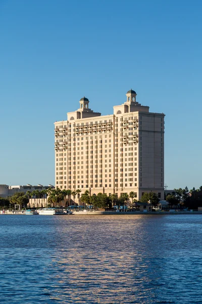 Modern Hotel op Savannah rivier — Stockfoto