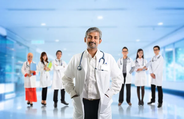 Diversidad multirracial Equipo médico asiático —  Fotos de Stock