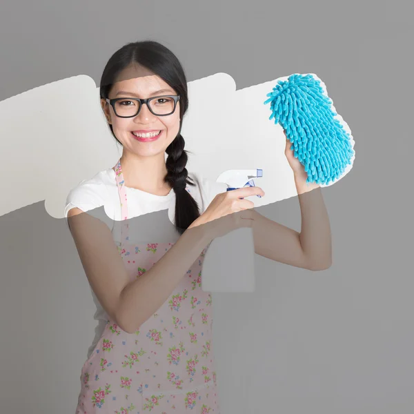 Mujer asiática haciendo tareas domésticas . —  Fotos de Stock