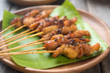 Asya tavuk satay