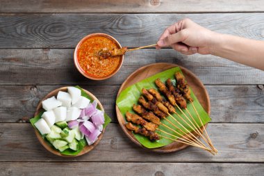 sate yiyen insanlar
