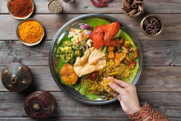 비리 야 니 밥 먹는 인도 사람들 — 스톡 사진