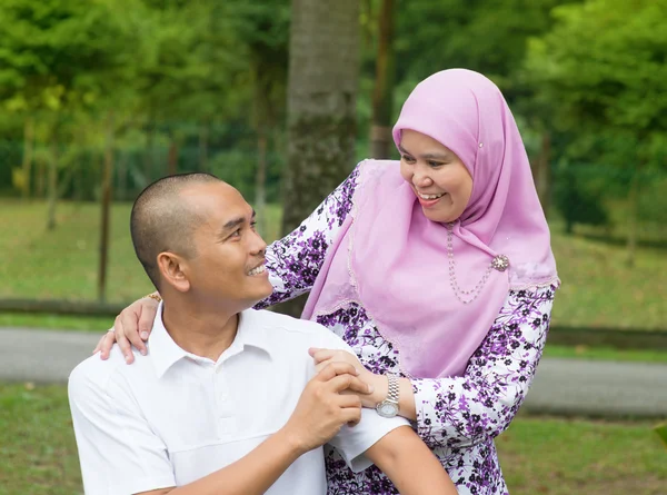 Muslim couple — Stock Photo, Image