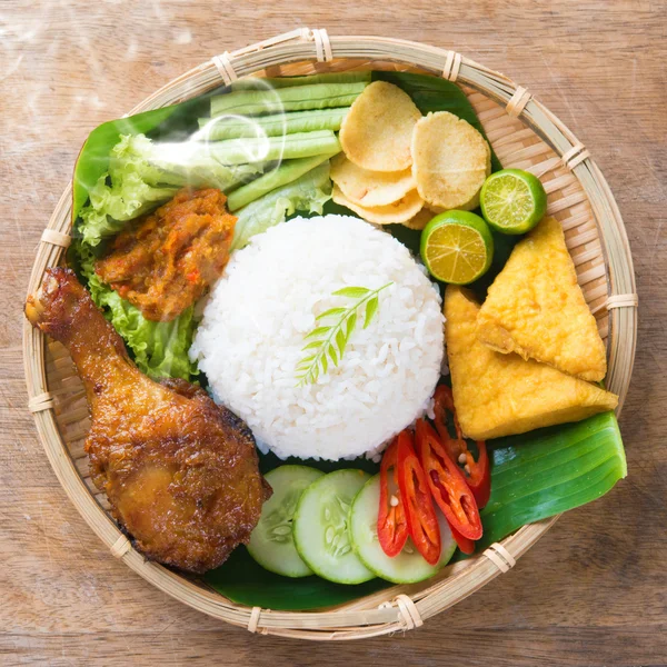 Stekt kyckling ris — Stockfoto