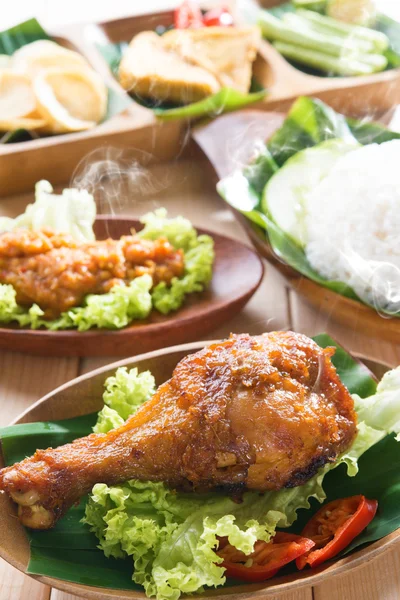 Delicious Asian food nasi ayam penyet — Stock Photo, Image