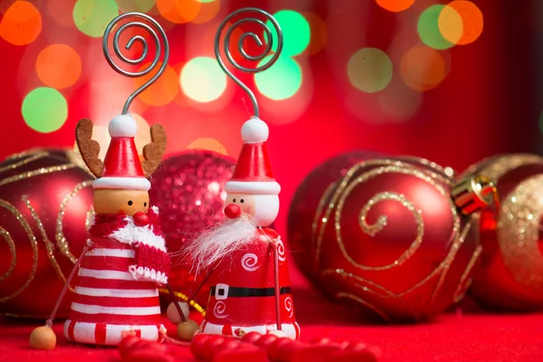Decorações de Natal no fundo vermelho — Fotografia de Stock