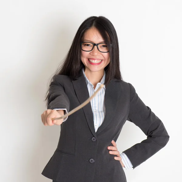 Asiática profesora sonriendo —  Fotos de Stock