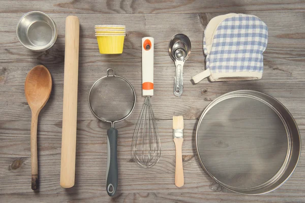 Olika verktyg för bakning ordnar från översiktsvy — Stockfoto