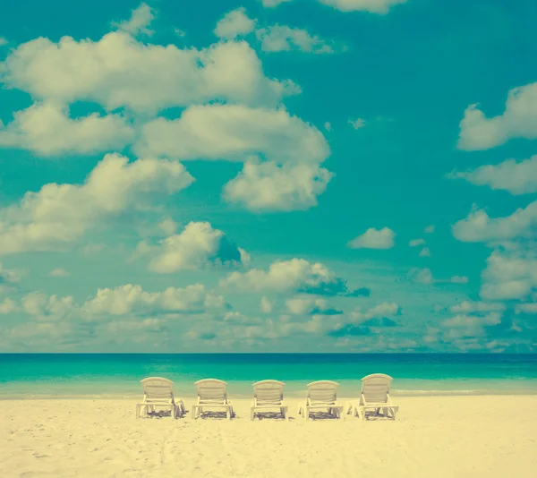 Винтажное пляжное кресло — стоковое фото