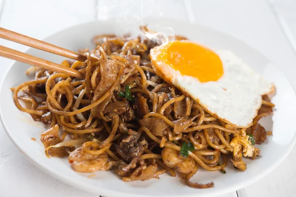 Prato asiático Char Kuey Teow — Fotografia de Stock