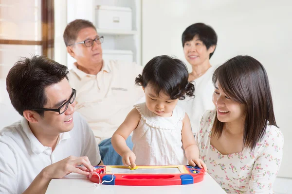 Learning fun with parents — Stock Photo, Image