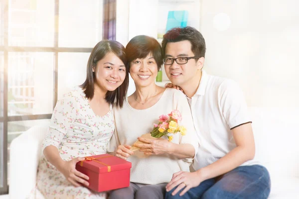 Celebrar o dia das mães — Fotografia de Stock