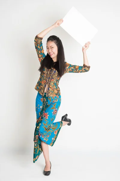 Asijská dívka zobrazeno bílé karty — Stock fotografie