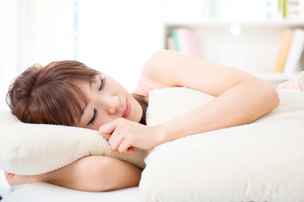 Menina asiática dormir — Fotografia de Stock