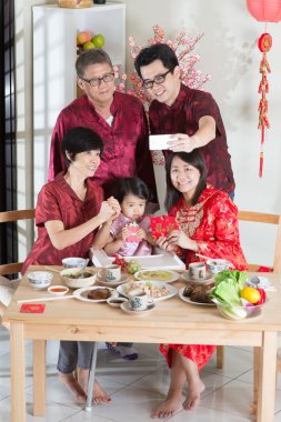 Selfie in Chinese New Year Reunion Dinner