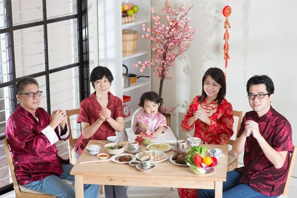 Chinese New Year Family Reunion Dinner — Stock Photo, Image