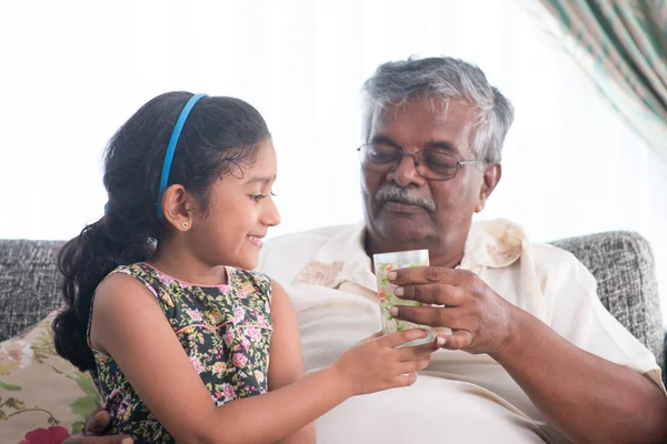 Serve water to elder — 图库照片