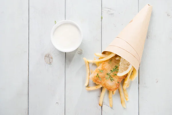 Top view fish and chips wrapped in paper cone — Zdjęcie stockowe