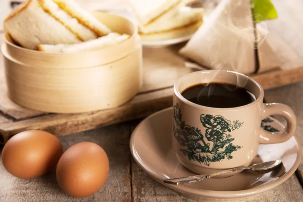 Traditional Malaysian Nanyang coffee and breakfast — Stock fotografie
