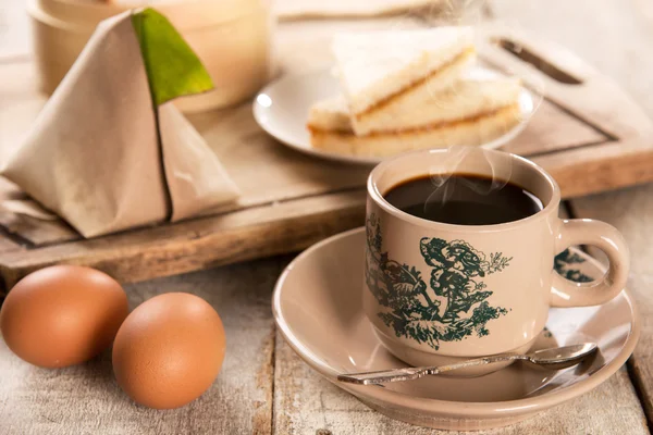 Kopi Tionghoa Malaysia tradisional dan sarapan lezat — Stok Foto