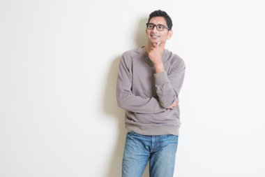 Casual Hintli erkek düşünme