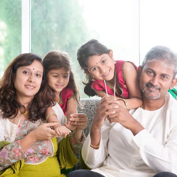 아름 다운 인도 가족 — 스톡 사진